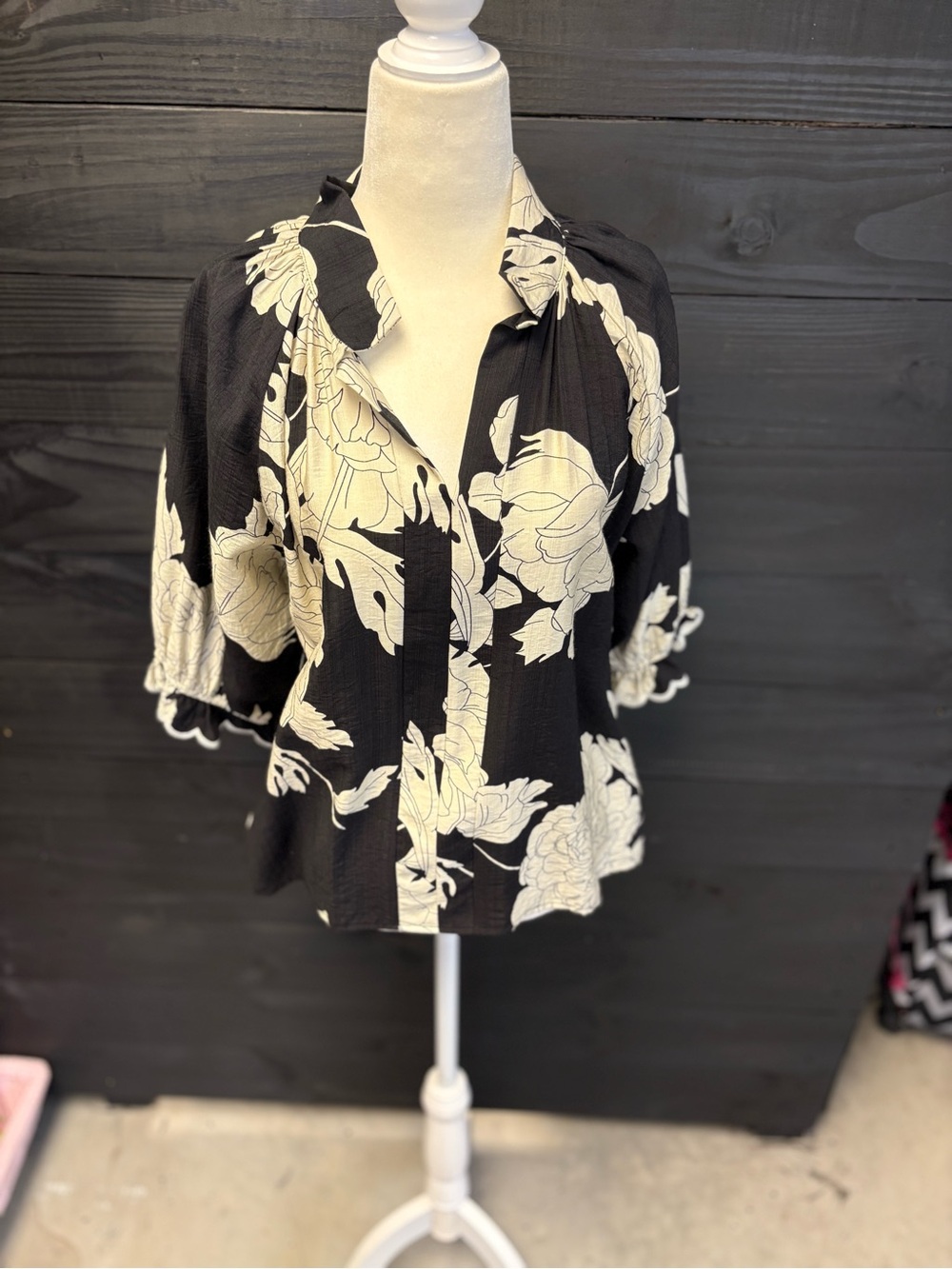 Black & Cream Floral Button-Front Women's Top